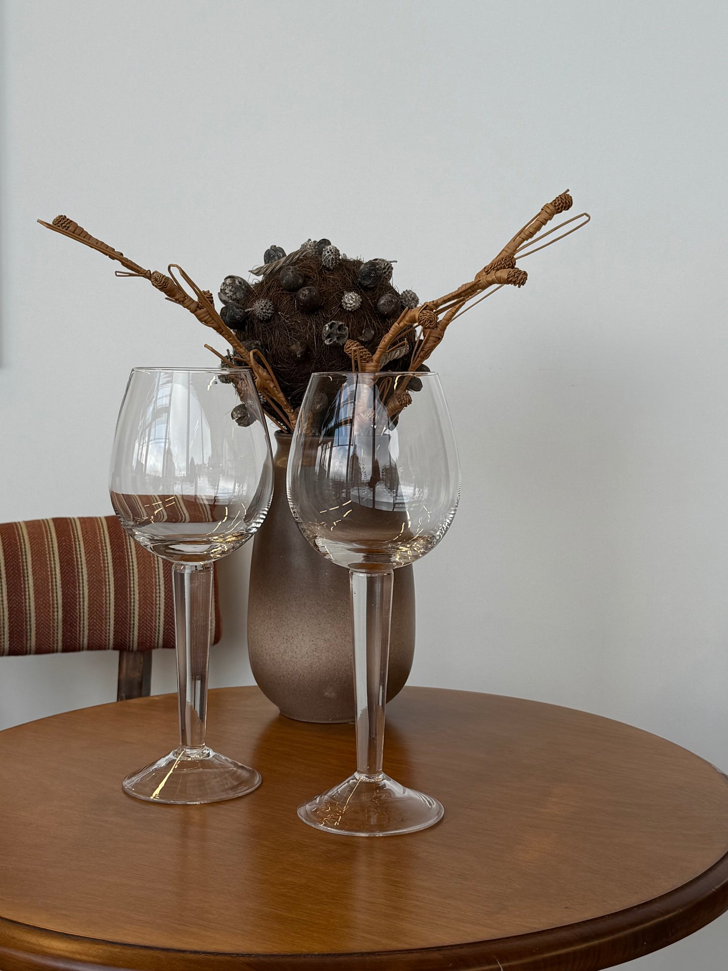 Stiklinės taurės su ilga kojele