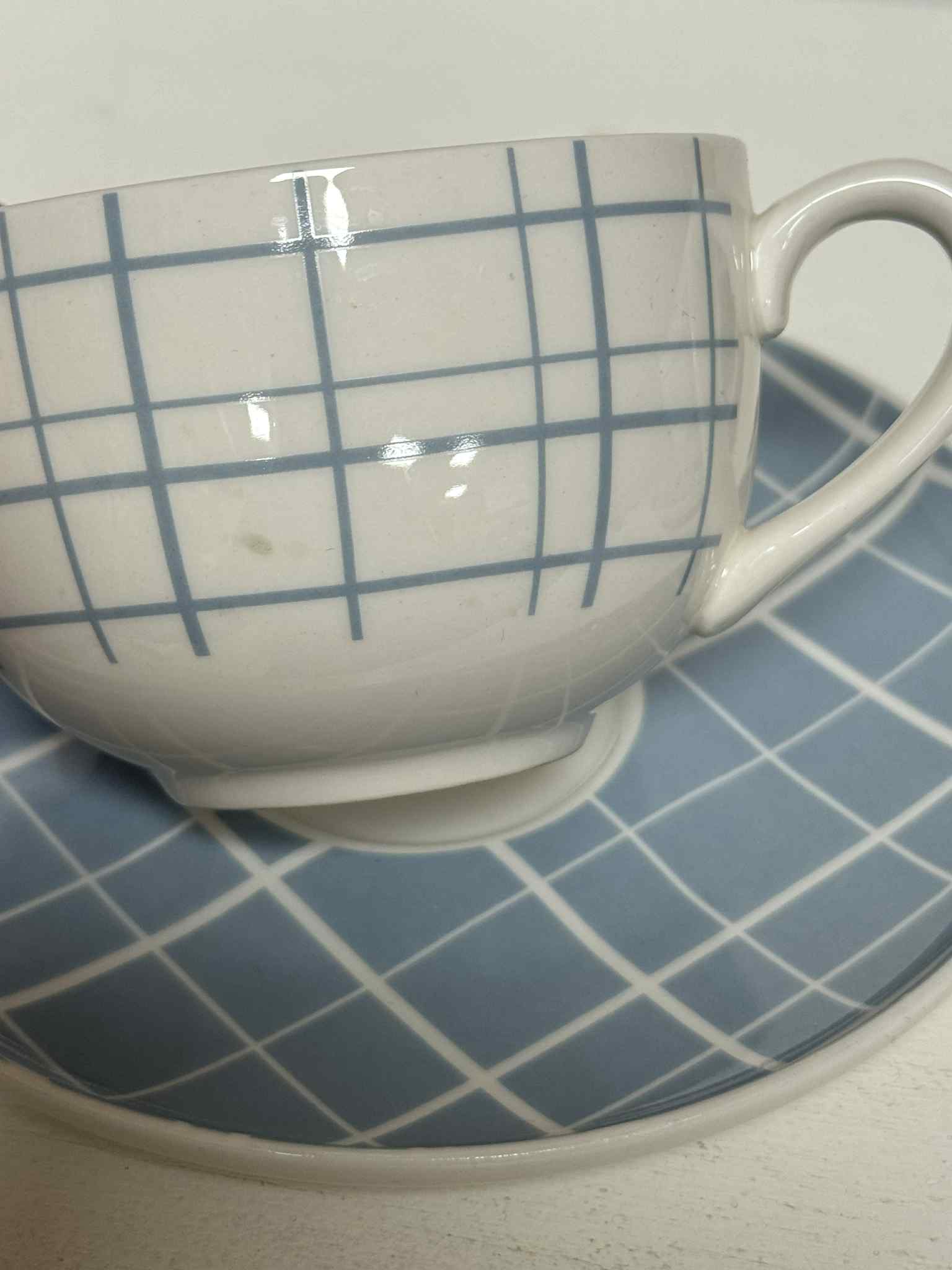 Puodelis su lėkštute