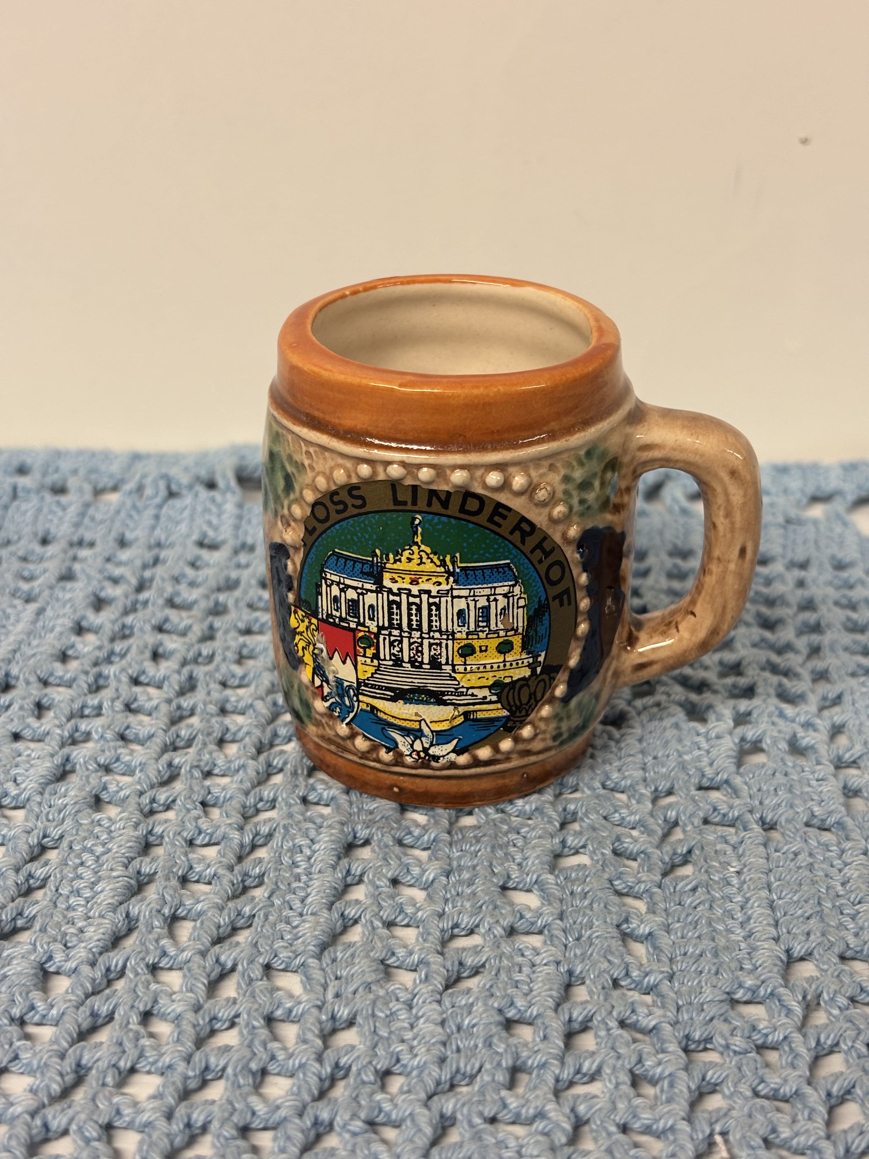 Miniatiūrinis keraminis alaus bokalas