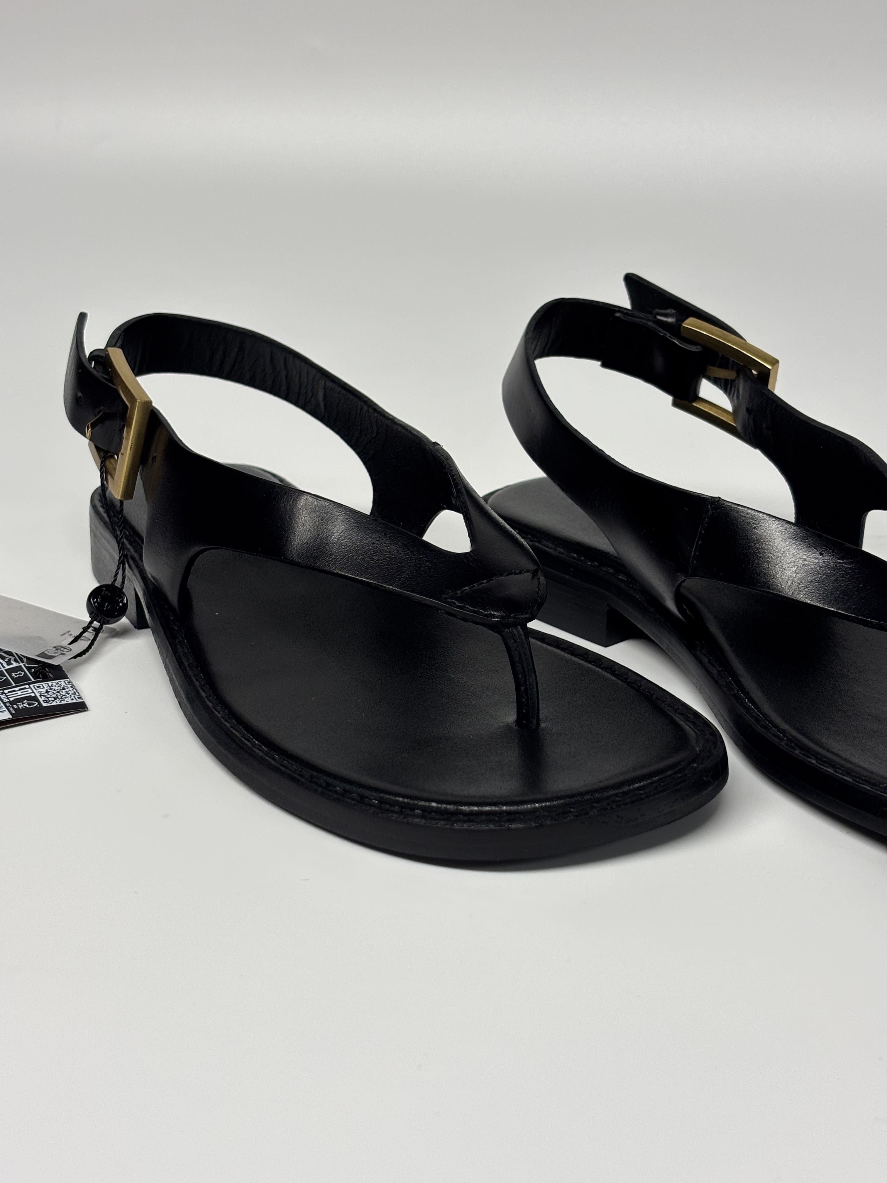 Massimo Dutti basutės per pirštą