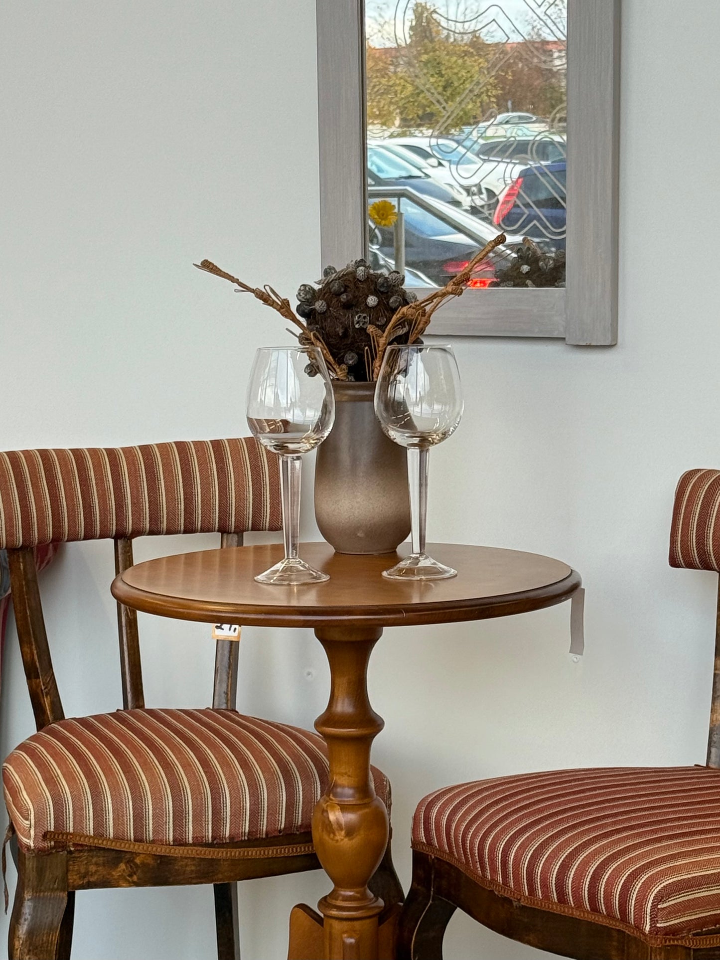 Stiklinės taurės su ilga kojele