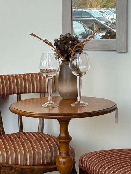 Stiklinės taurės su ilga kojele