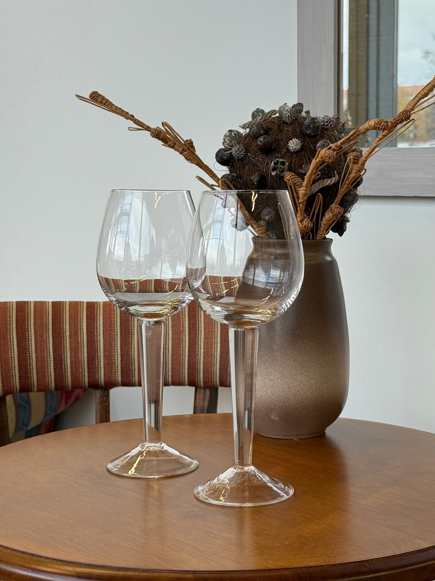 Stiklinės taurės su ilga kojele