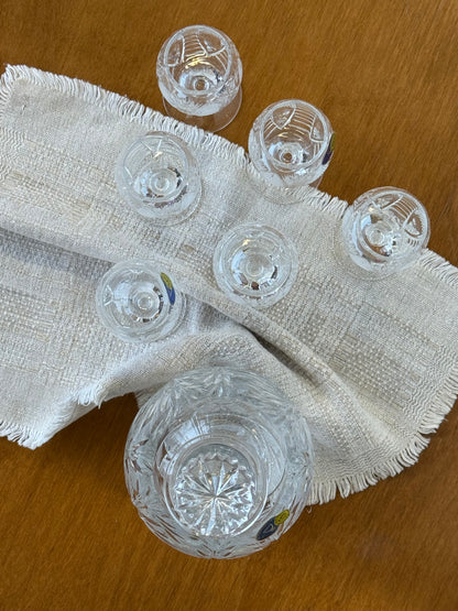 Grafinas su taurėmis