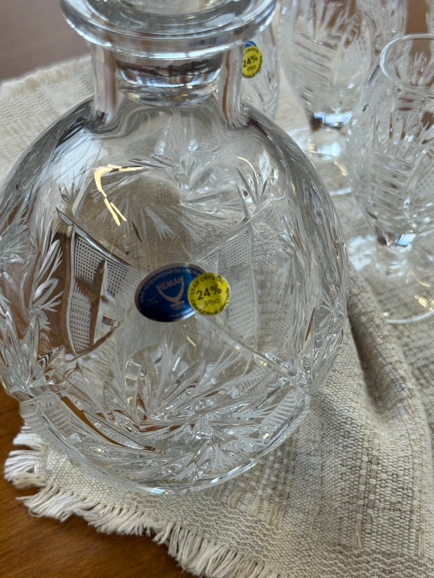 Grafinas su taurėmis