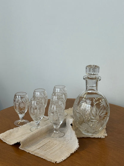 Grafinas su taurėmis