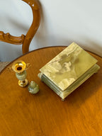 Onikso vazelė ir kriaušė