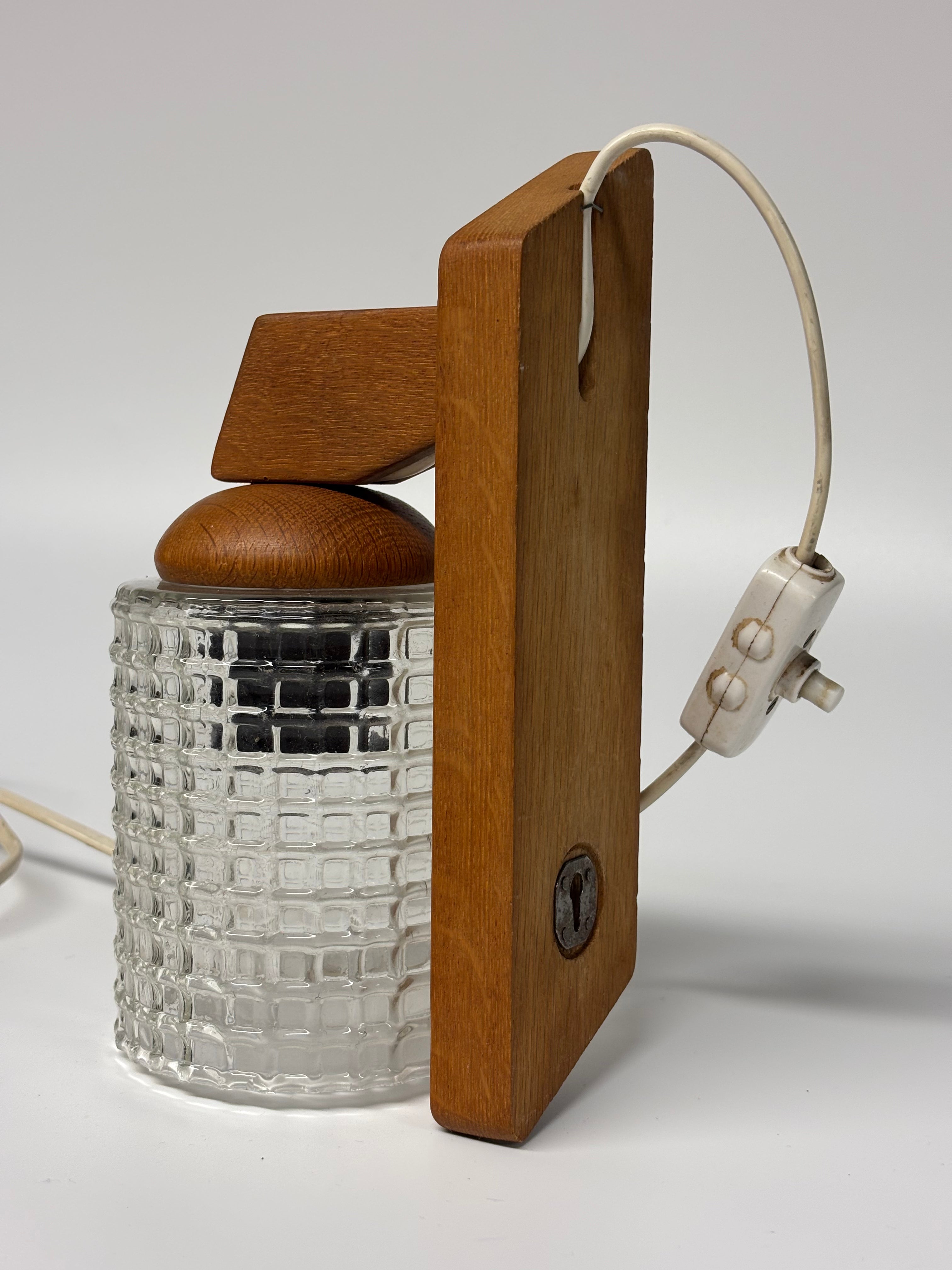 Mid-Century sieninis šviestuvas