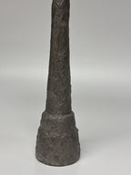 Brutalistinio stiliaus žvakidė