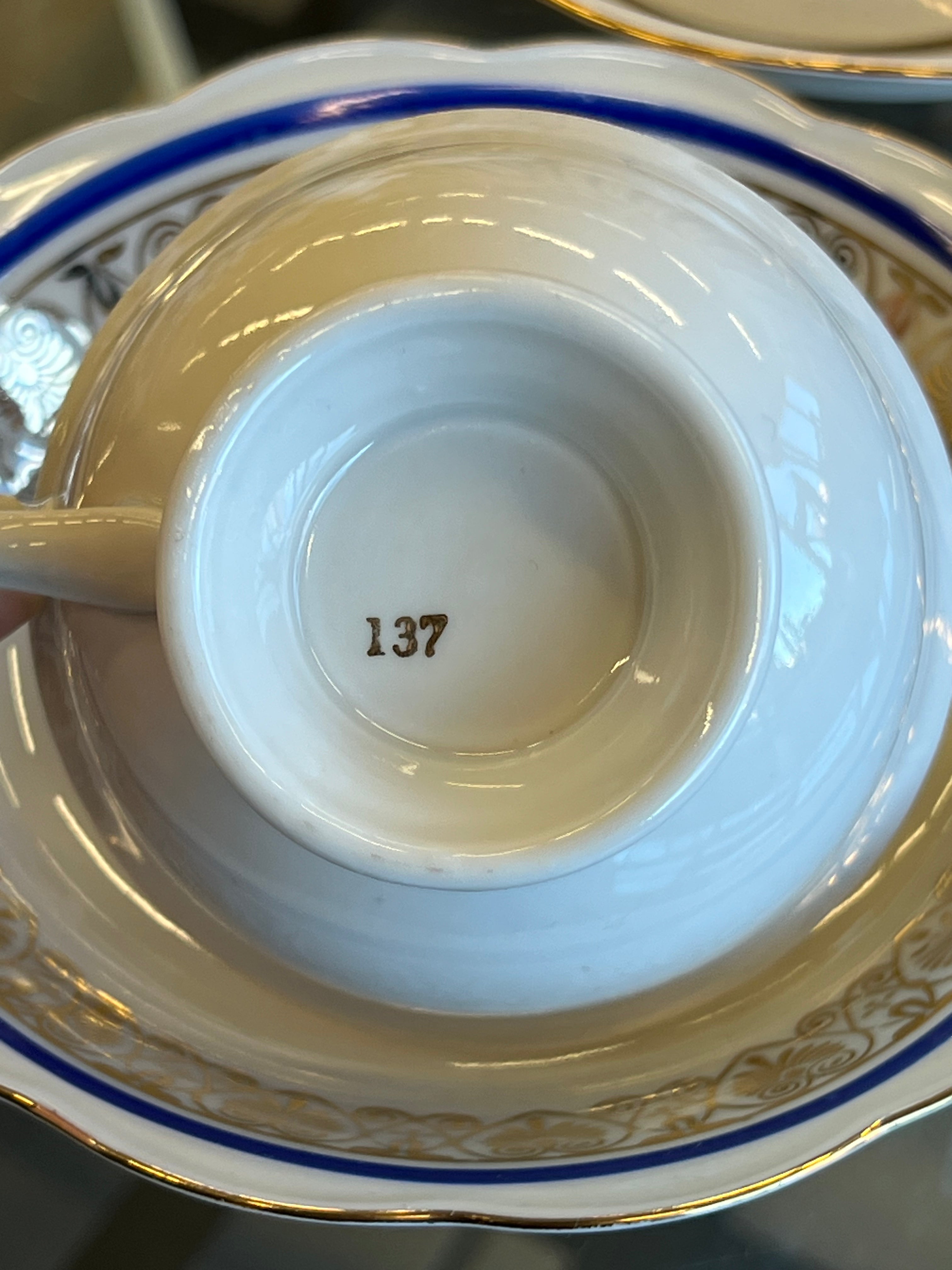 Porcelianinis puodelis su lėkštute