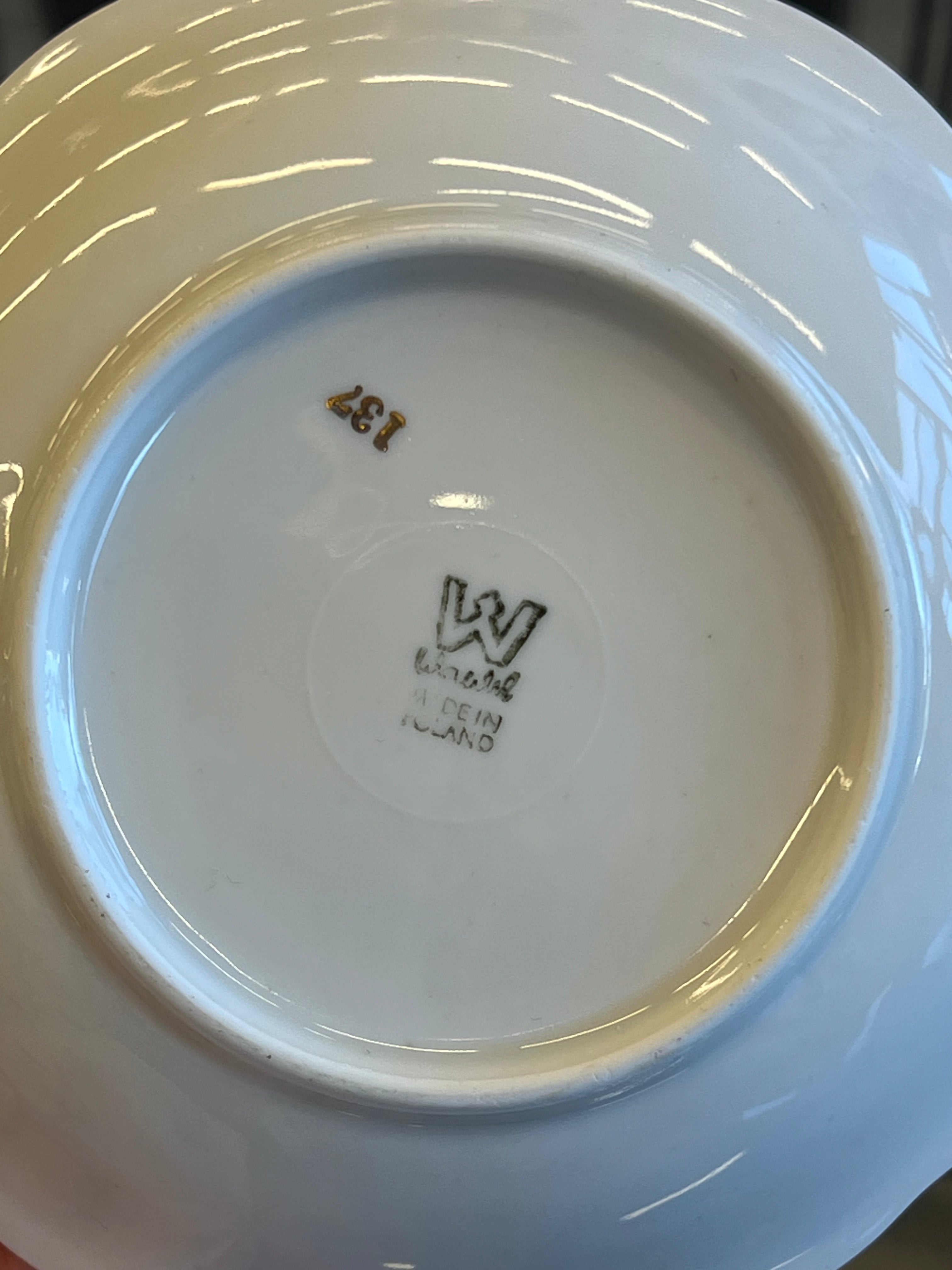 Porcelianinis puodelis su lėkštute