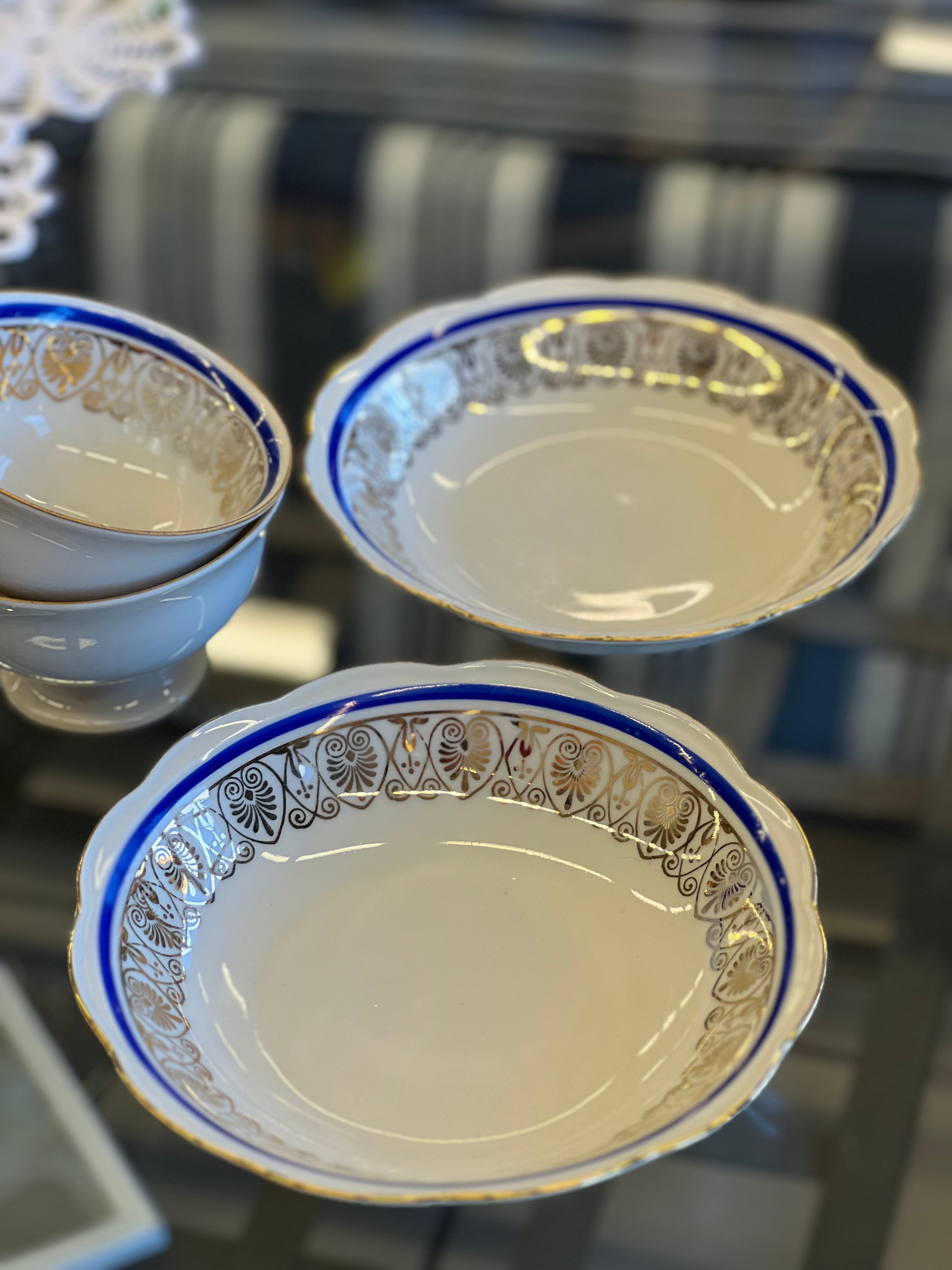 Porcelianinis puodelis su lėkštute