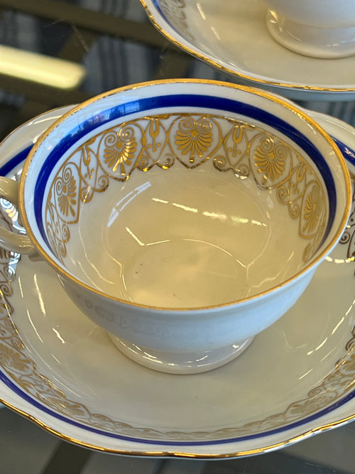 Porcelianinis puodelis su lėkštute