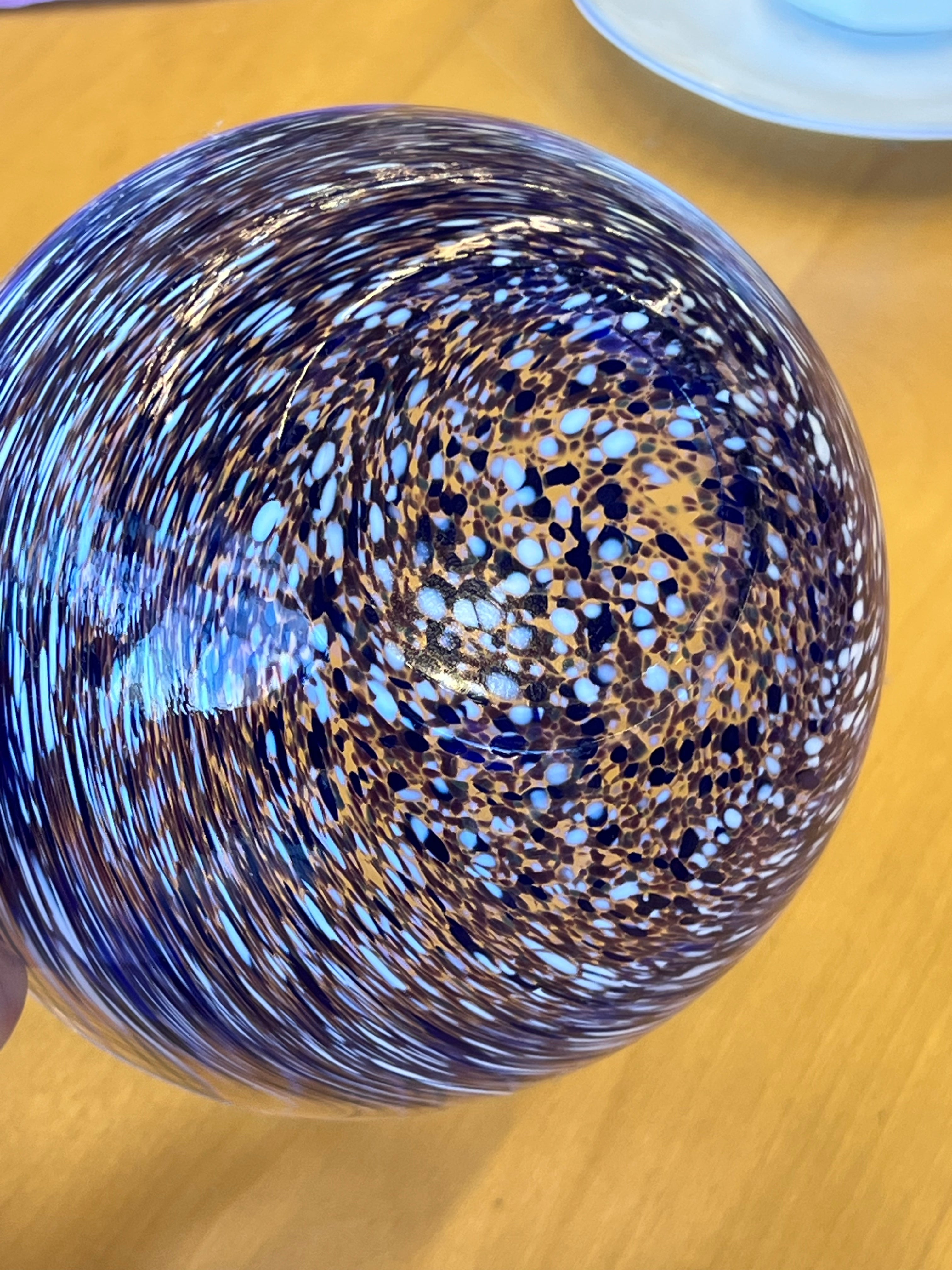 Stiklinis mėlynas dubenėlis