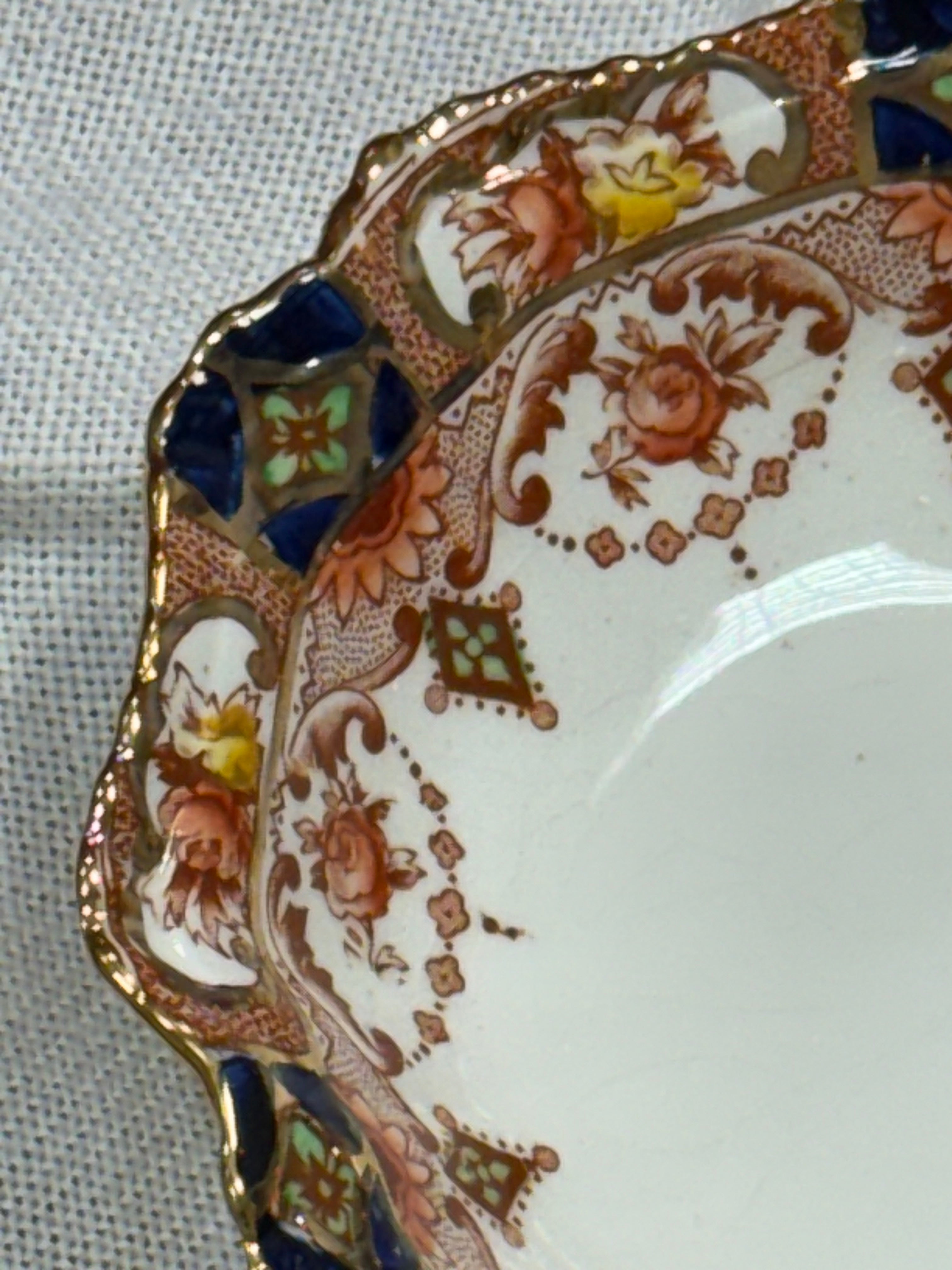 Gili porcelianinė lėkštutė