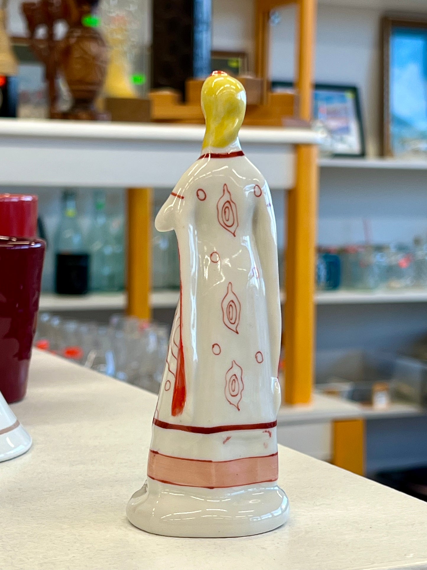 Porcelianinė statulėlė