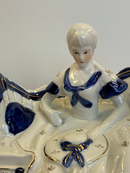 Vintažinė porcelianinė statulėlė