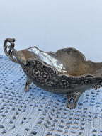 Vintažinė pasidabruota saldaininė