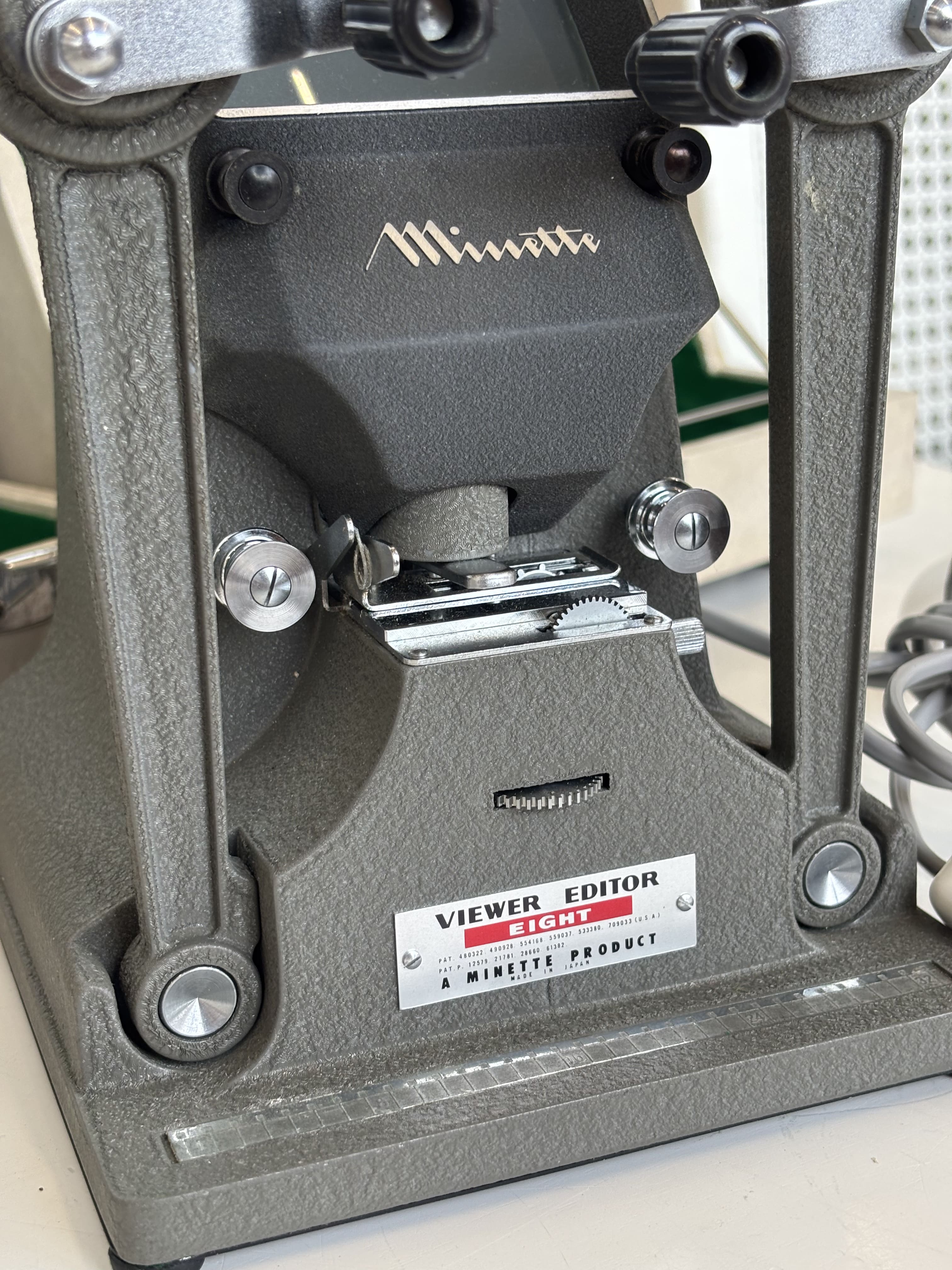 Vintažinis Minette 8mm kino juostų peržiūros ir redagavimo aparatas