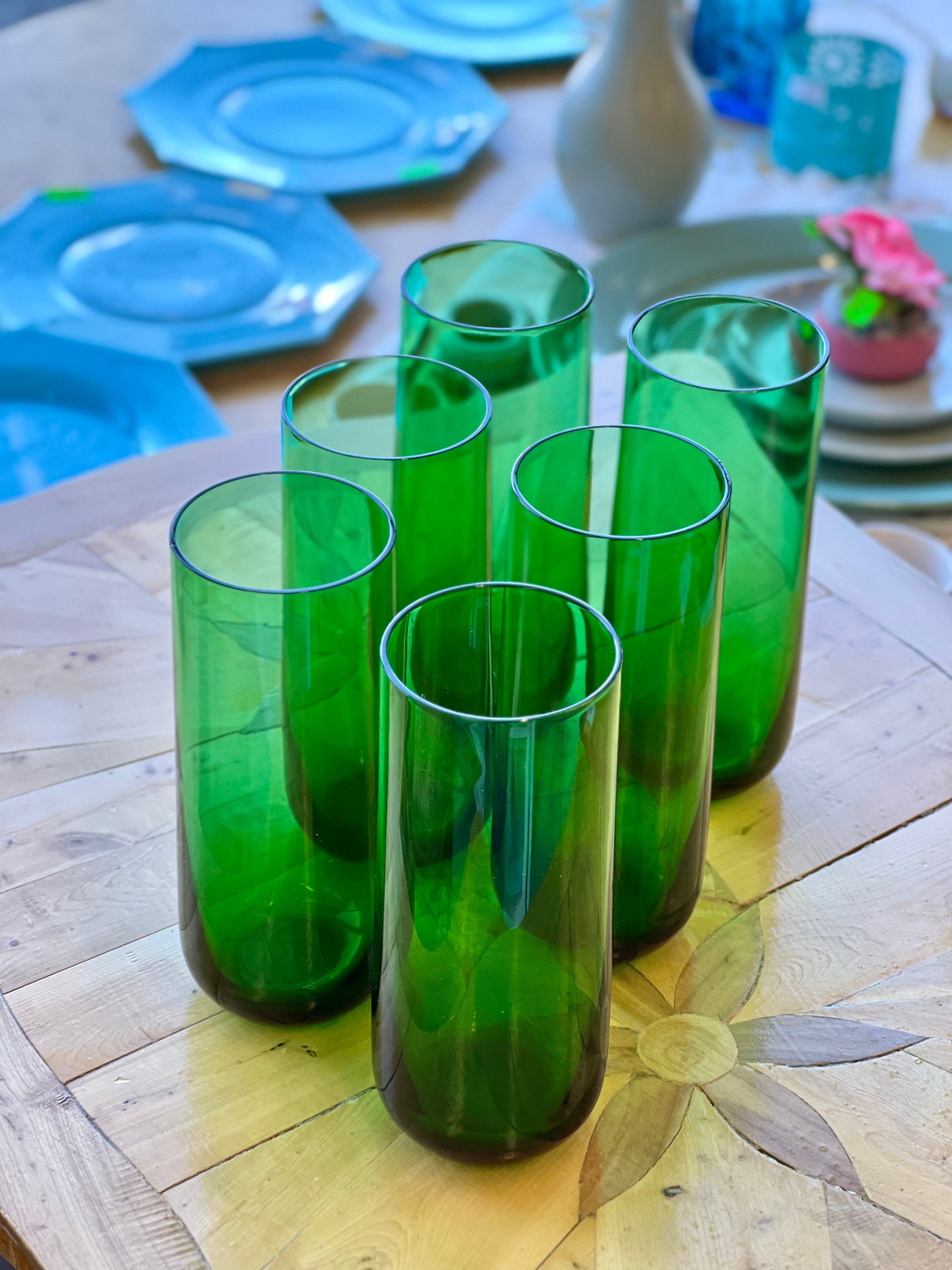 Žalios spalvos stiklinės