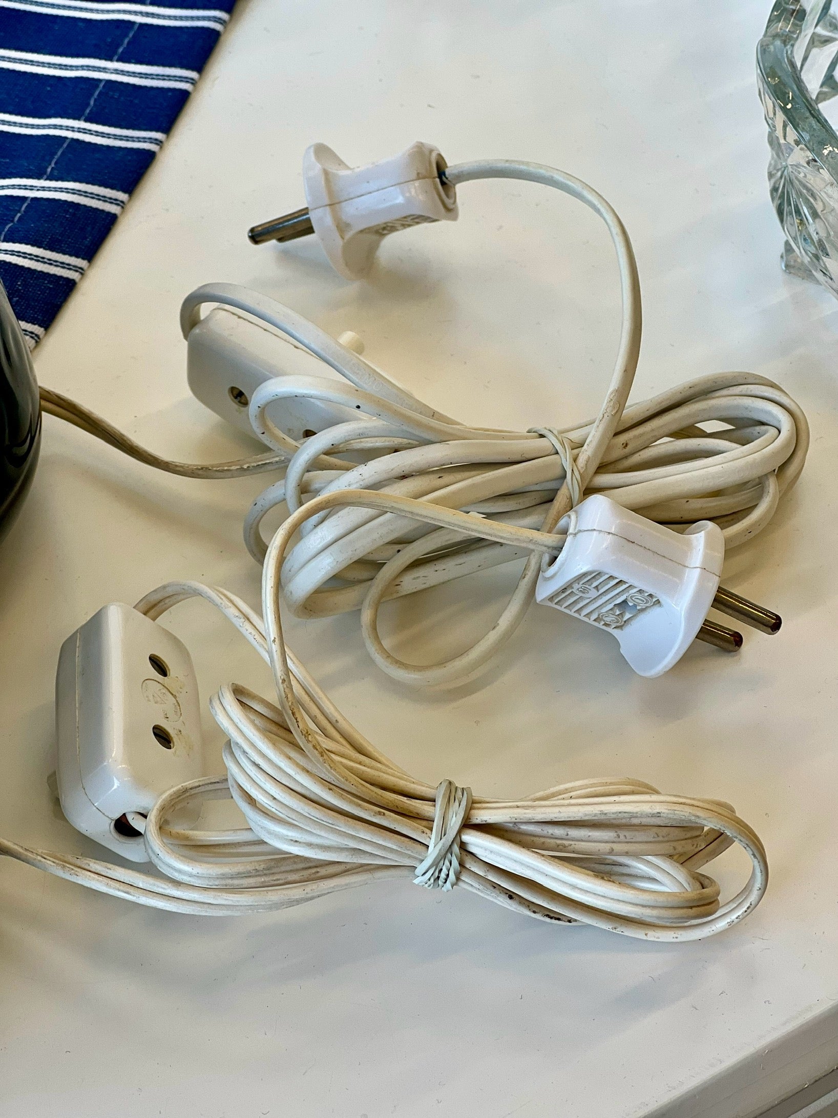 Mėlynas stalinis šviestuvas