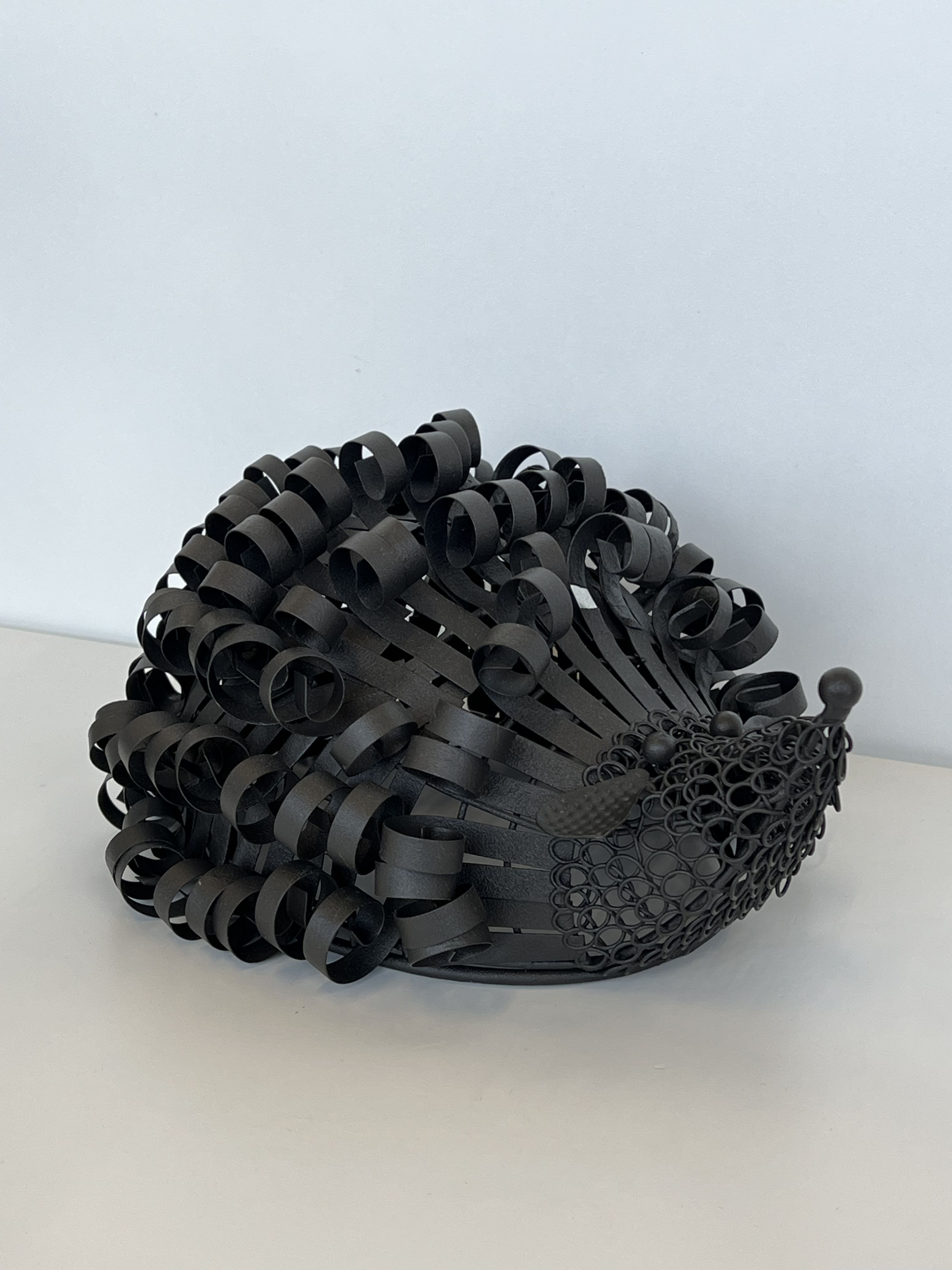 Rankų darbo metalo statulėlė „Ežiukas“