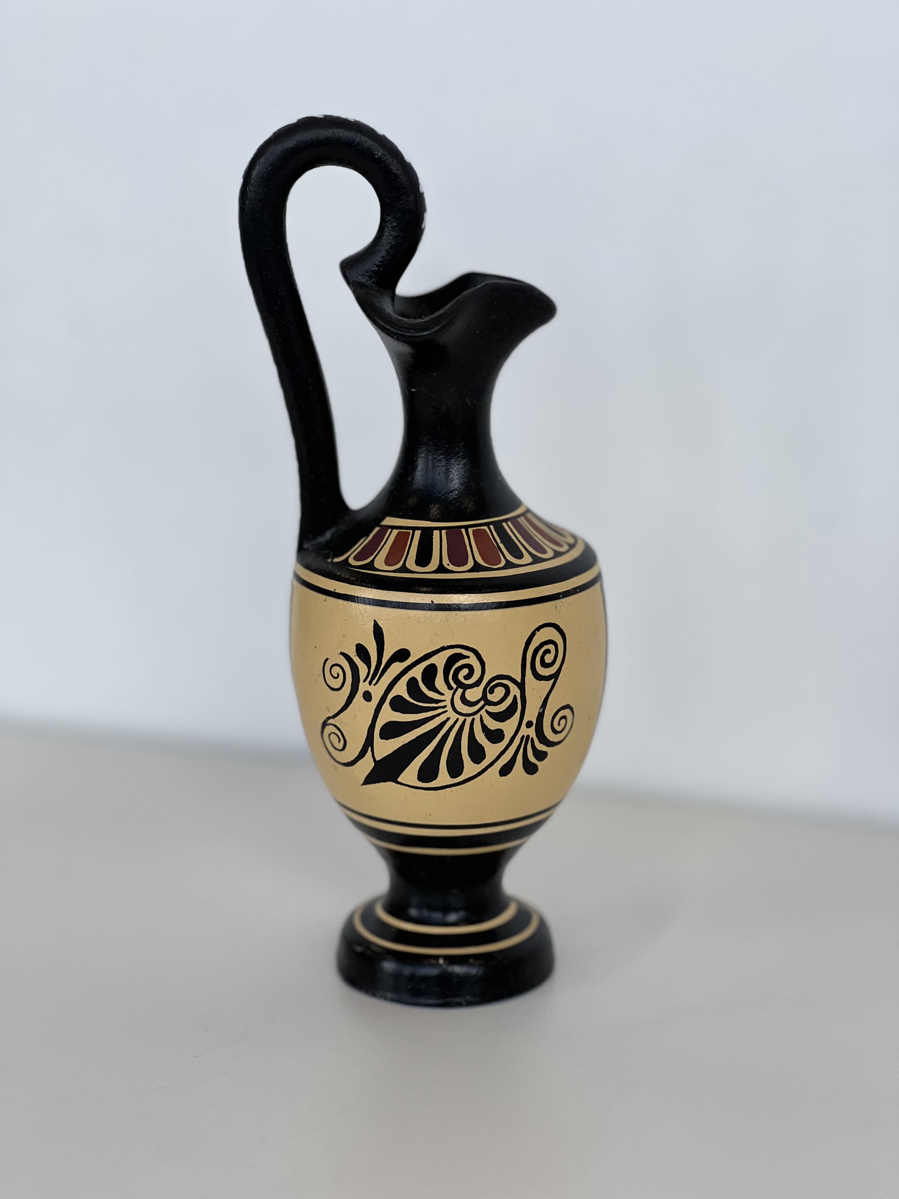 Rankų darbo graikiška „Oinochoe“ stiliaus vaza