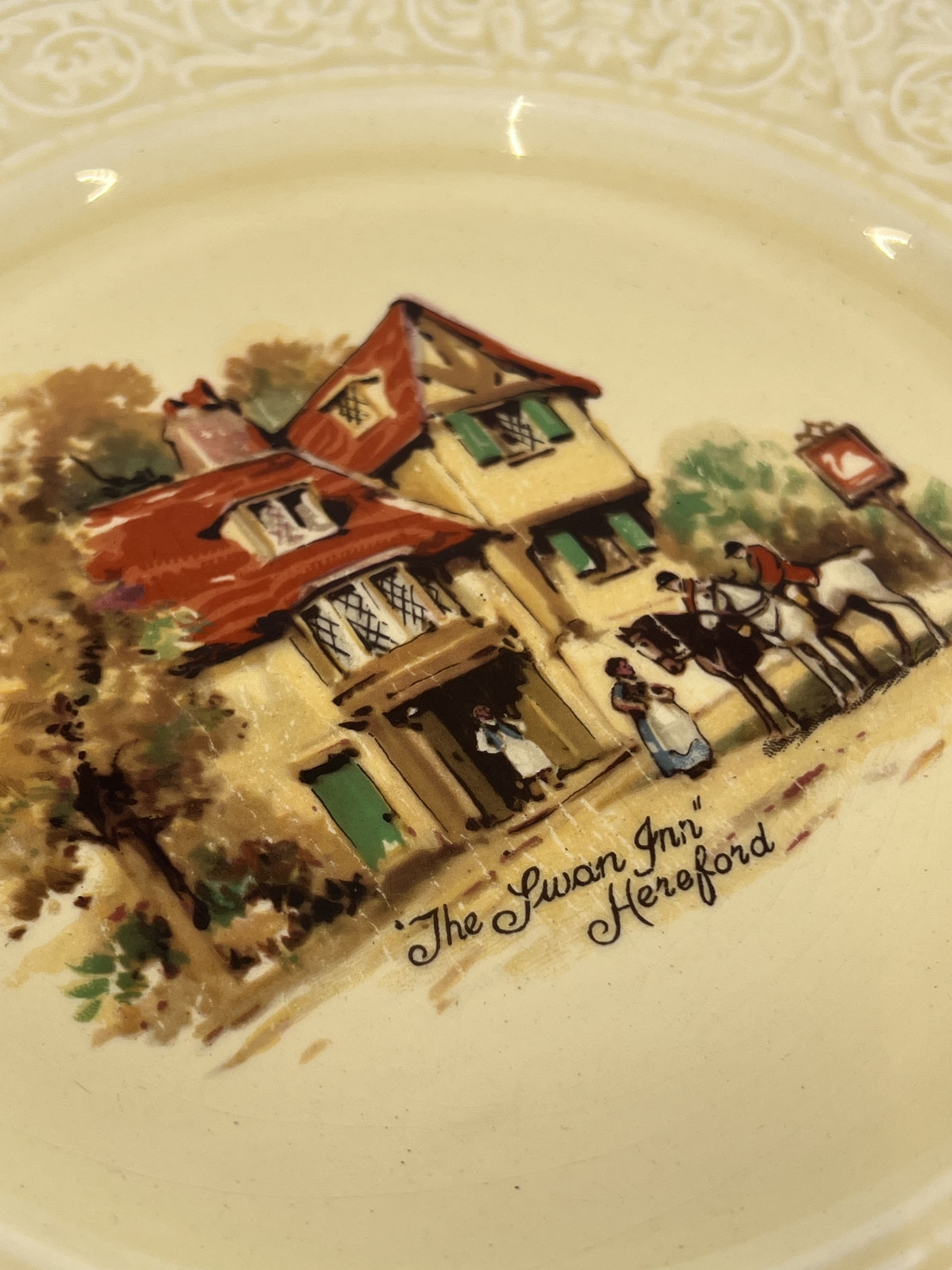 Porcelianinė lėkštė „The Swan Inn“