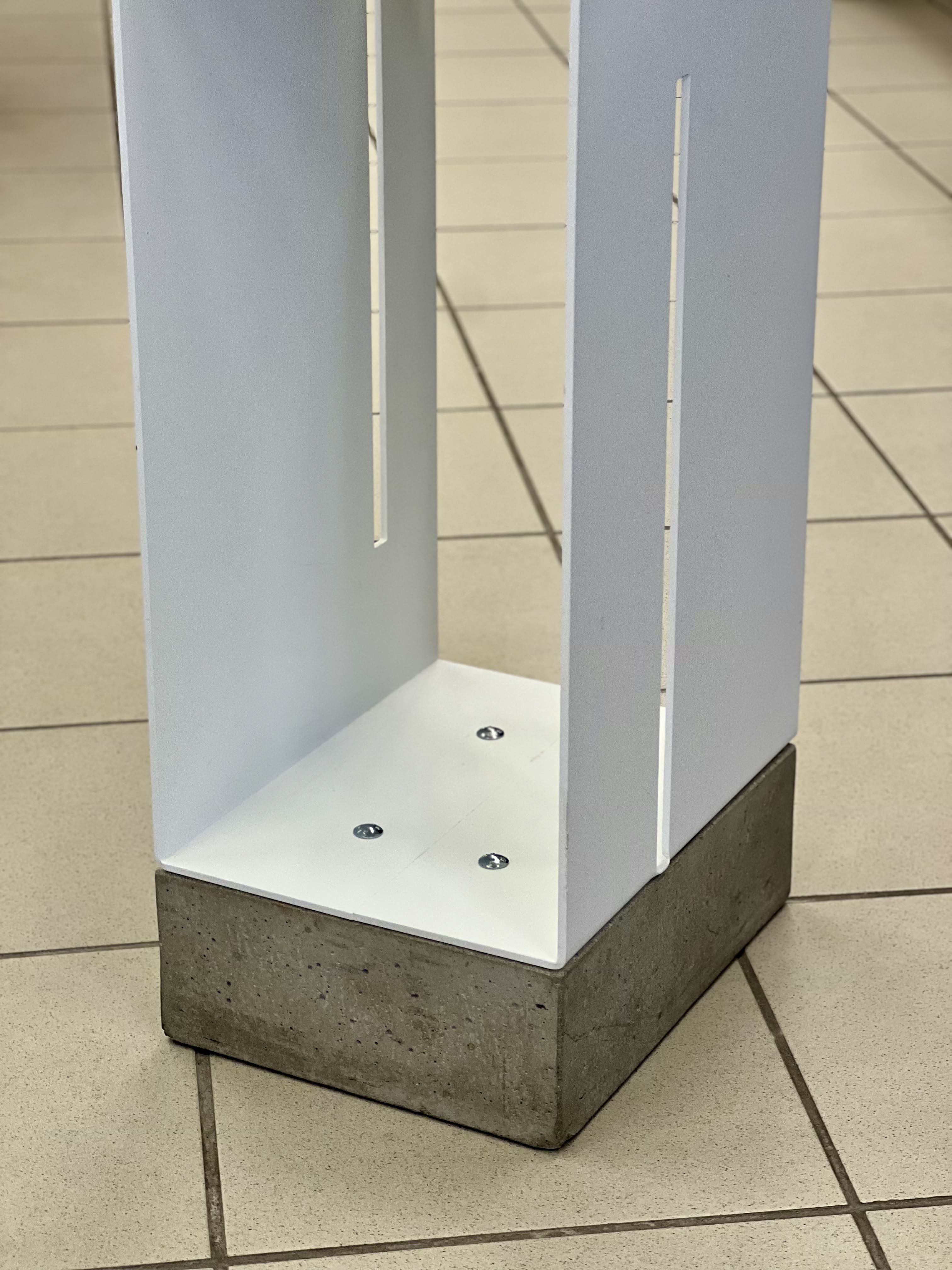 „Röshults Manhattan Low Cabinet“ spintelė