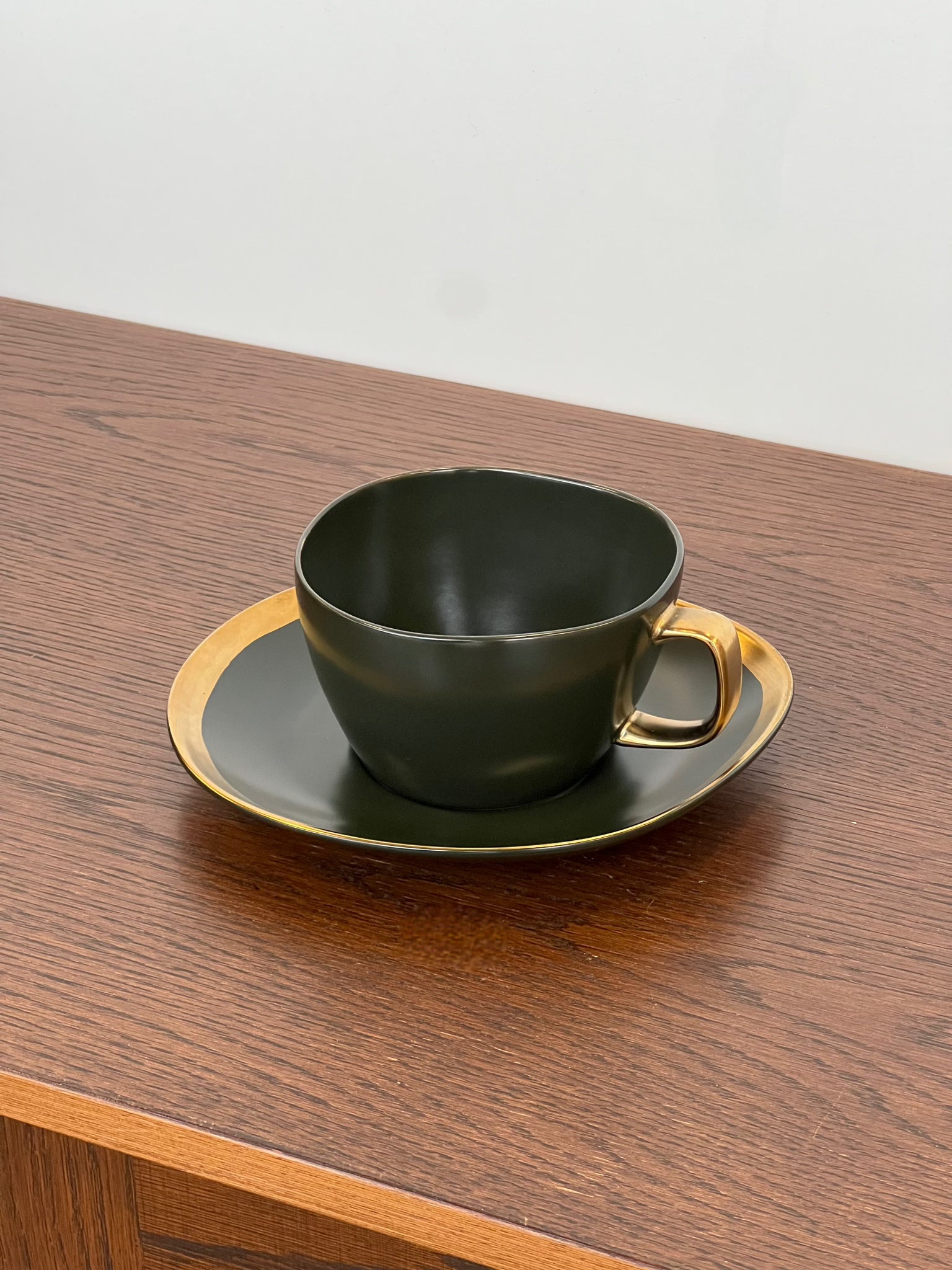 KARE "Vibrations" kavos puodelis su lėkštute