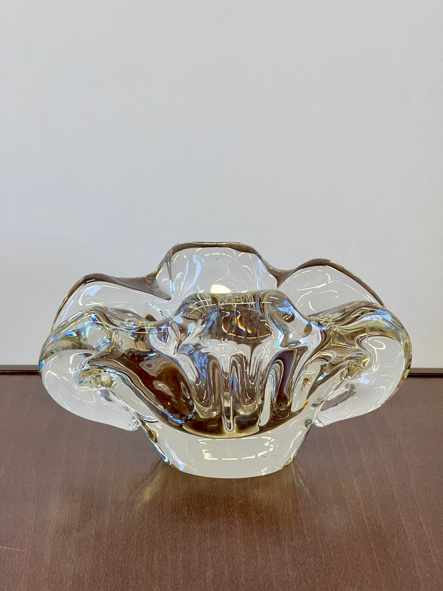 Sunkus stiklinis indas