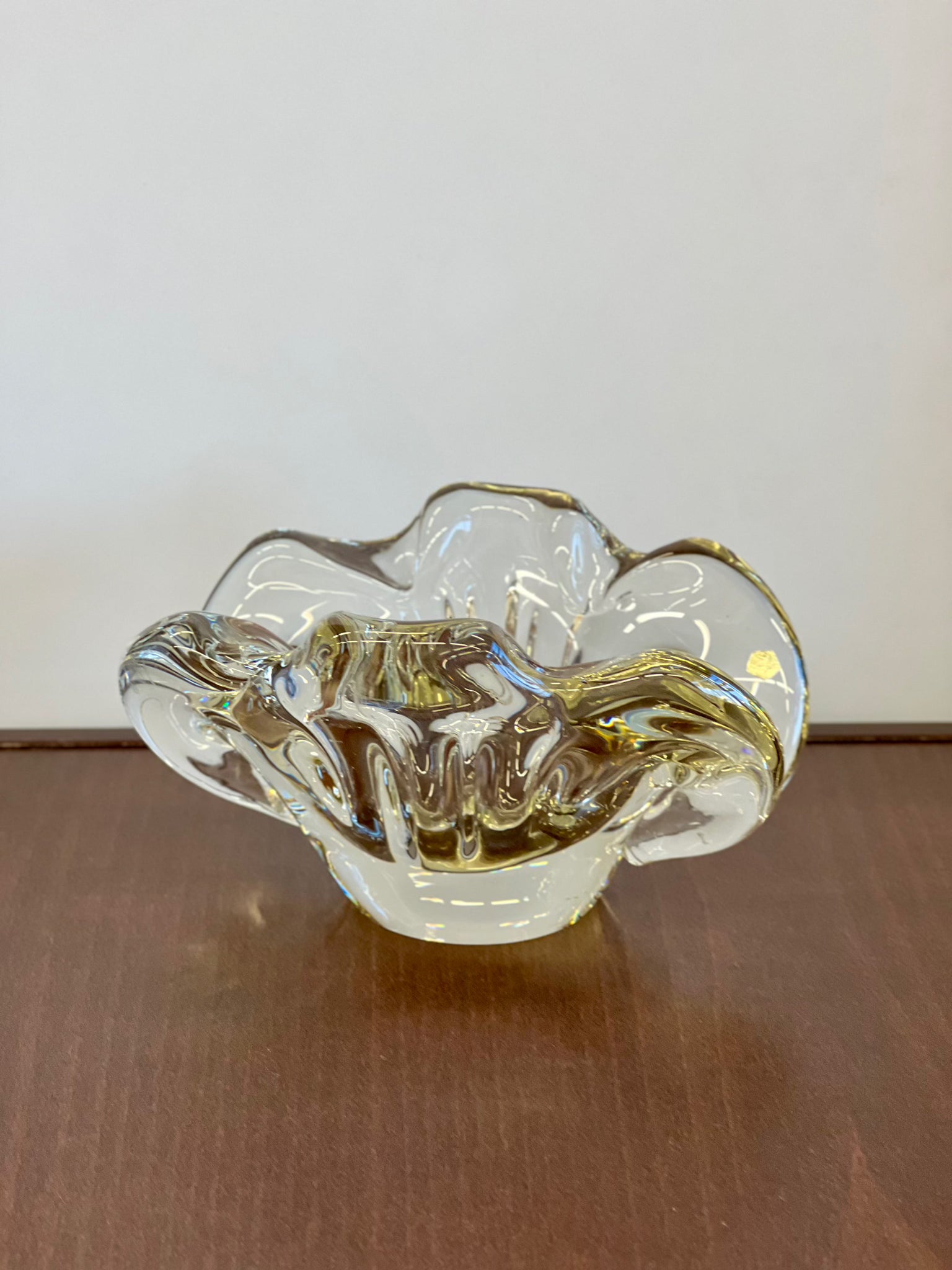 Sunkus stiklinis indas