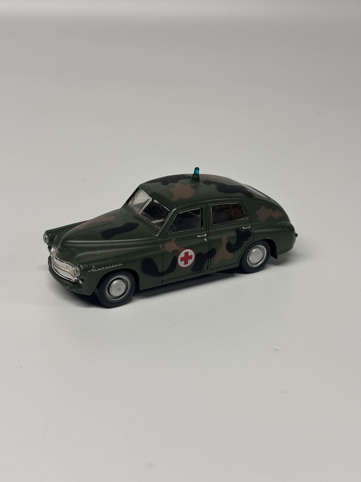 Modelis FSO Warszawa M-20 karinė greitoji pagalba
