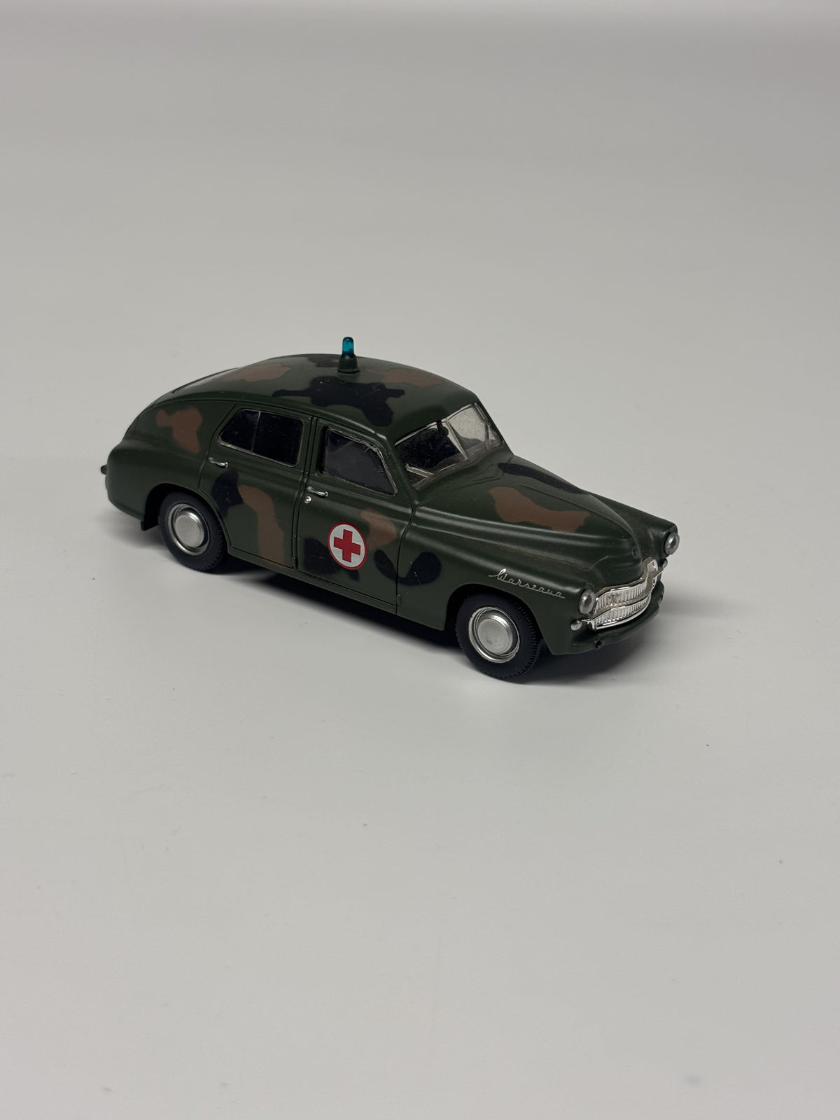 Modelis FSO Warszawa M-20 karinė greitoji pagalba