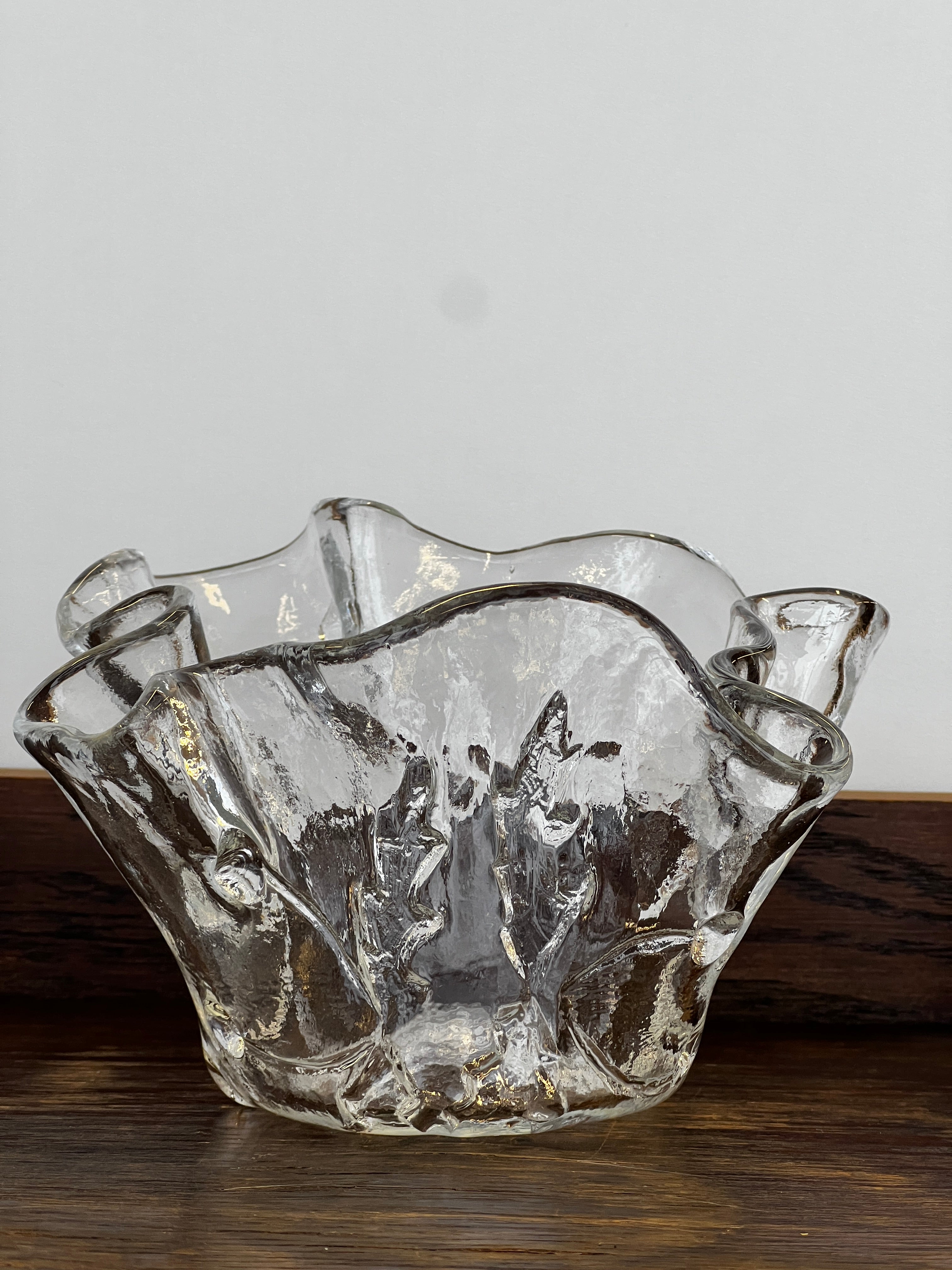 Skaidraus stiklo rankų darbo vaza