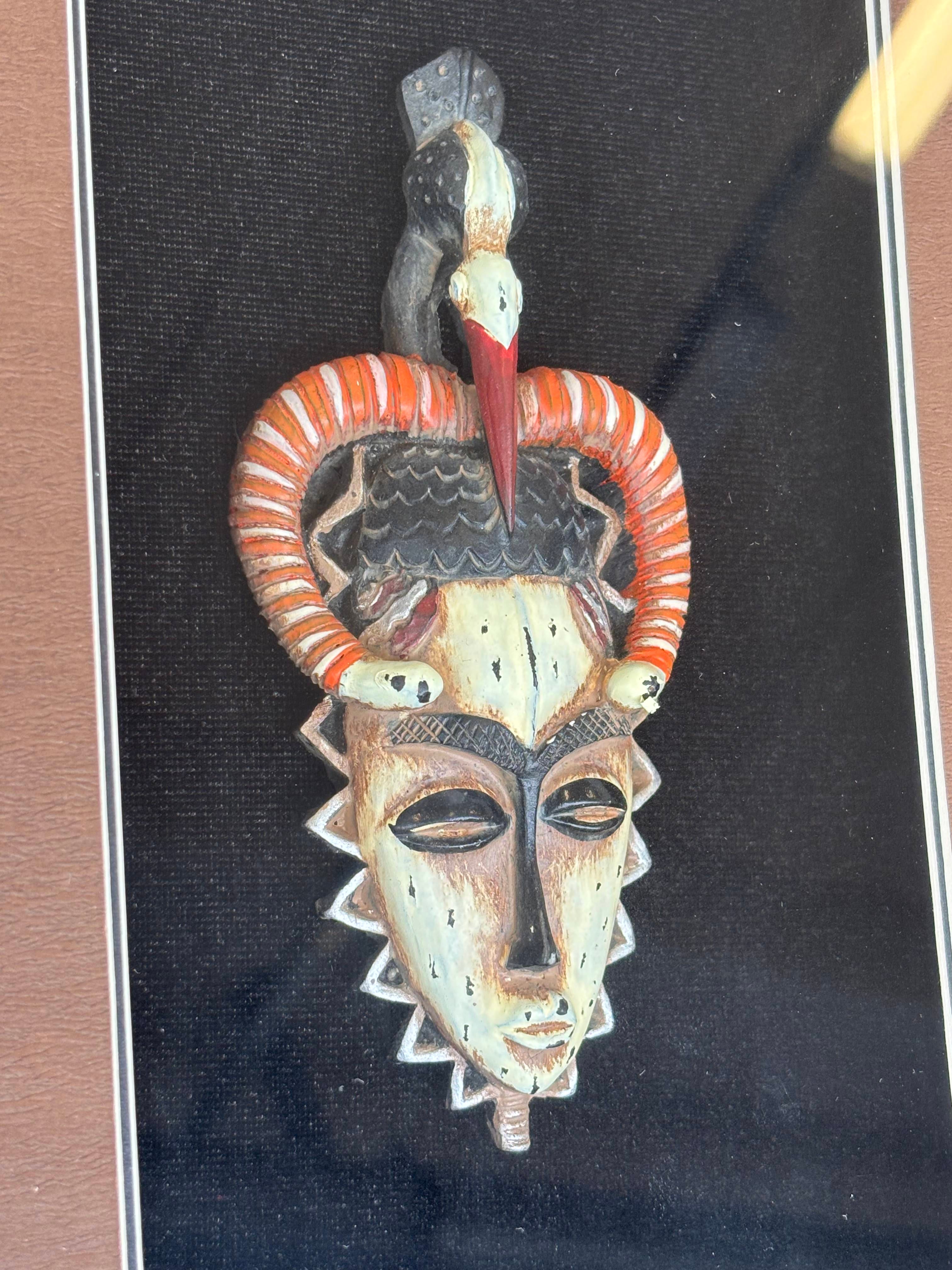 Afrikos genčių kaukė rėmelyje