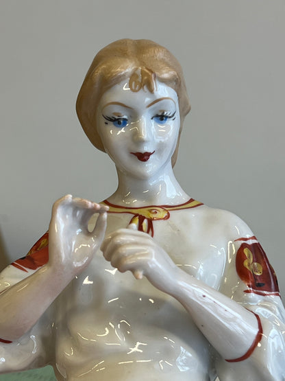 Porcelianinė statulėlė