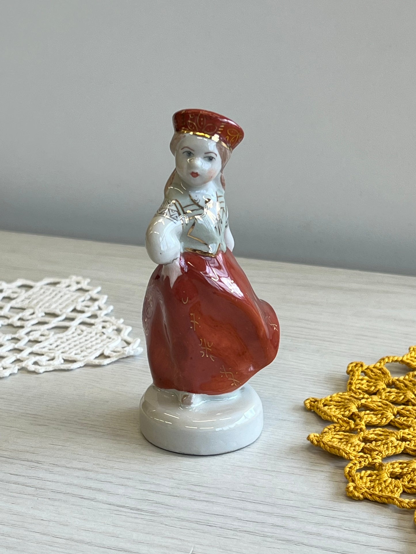 Porcelianinė statulėlė