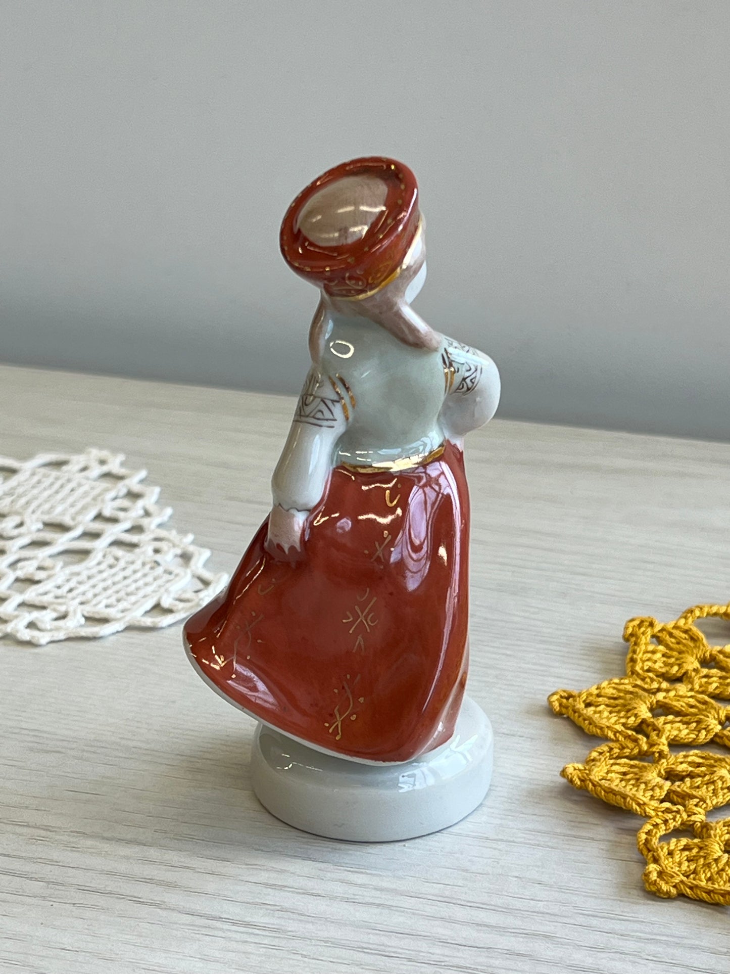 Porcelianinė statulėlė