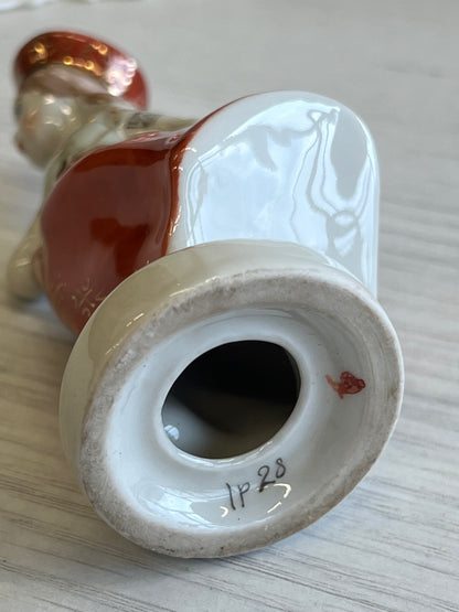 Porcelianinė statulėlė