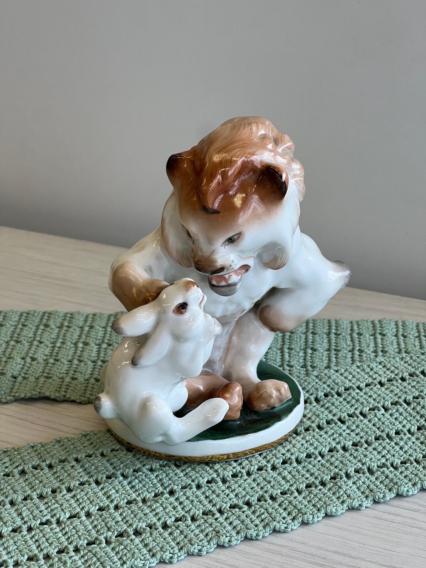 Vintažinė Lomonosovo porceliano figūrėlė „Liūtas ir zuikis“