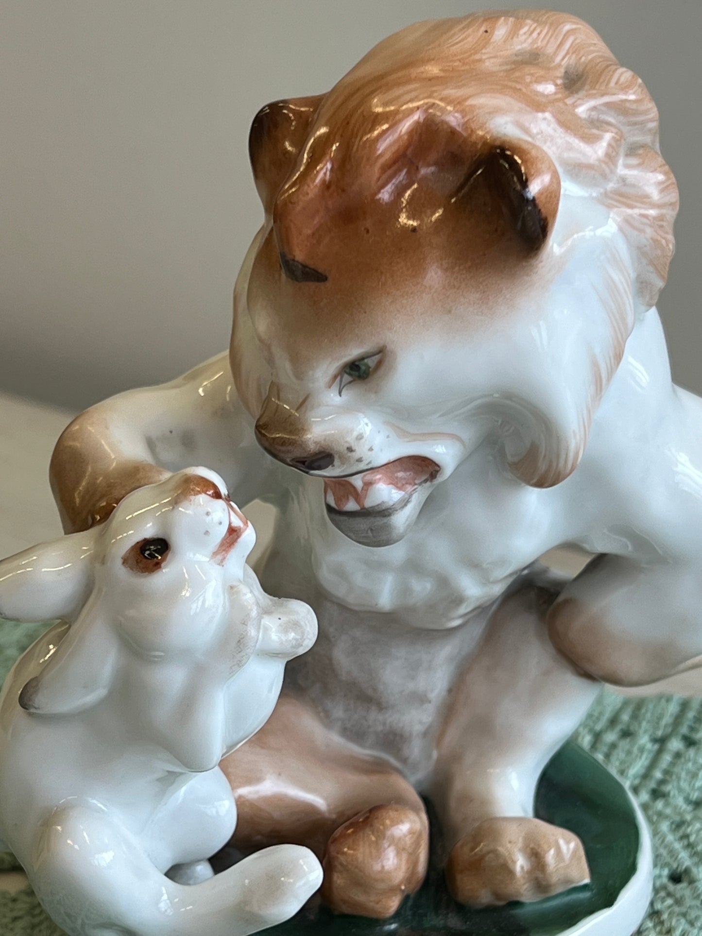 Vintažinė Lomonosovo porceliano figūrėlė „Liūtas ir zuikis“