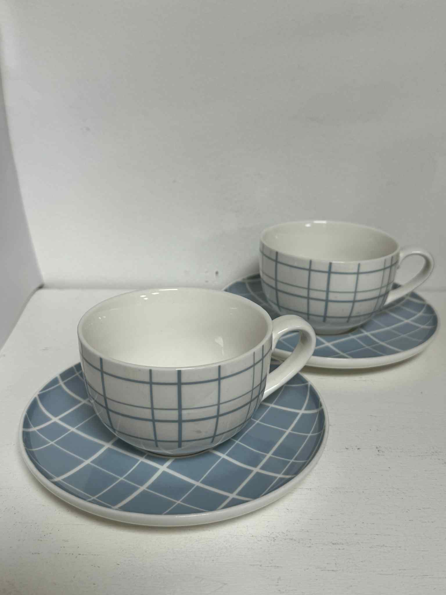 Puodelis su lėkštute